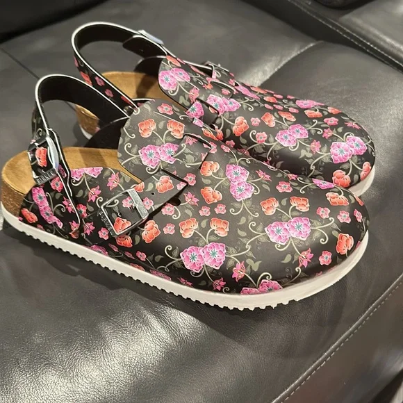 Birkenstock - Kay SL
Birko-Flor - Blooming Roses Black - Picture 6 of 7